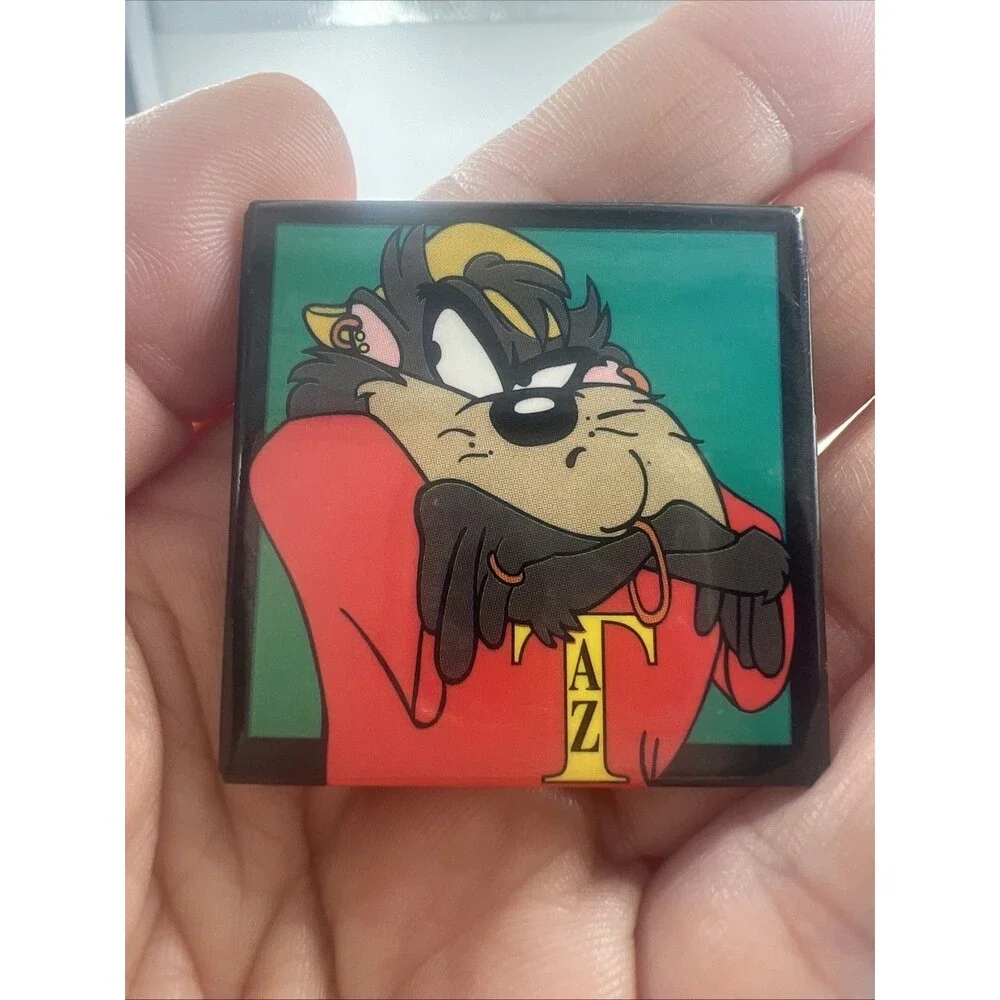 Vintage 1993 Looney Tunes Basketball Space Jam Pin Button Taz Warner Brothers